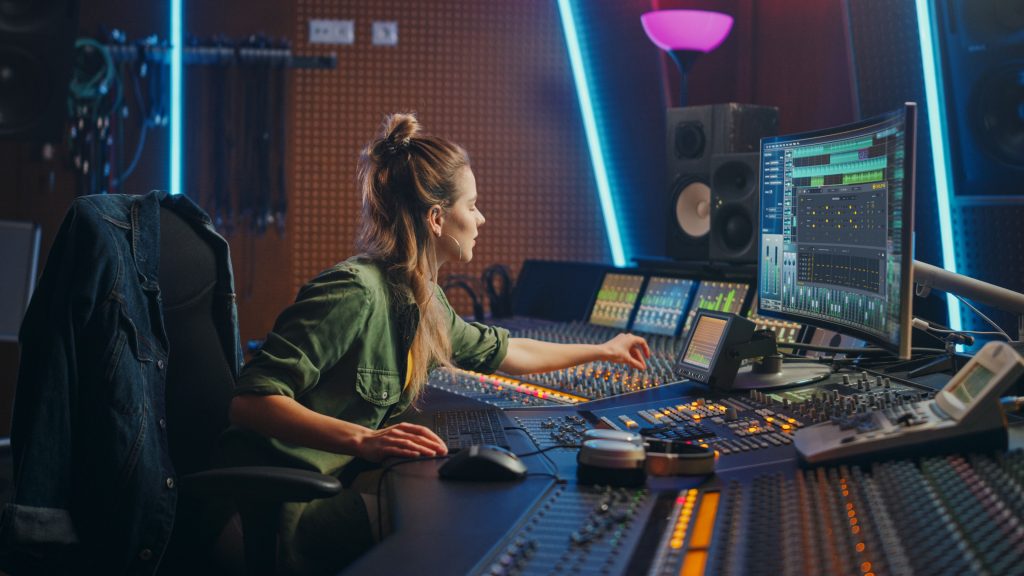 Girl using DAACI Natural Drums plugin on her computer